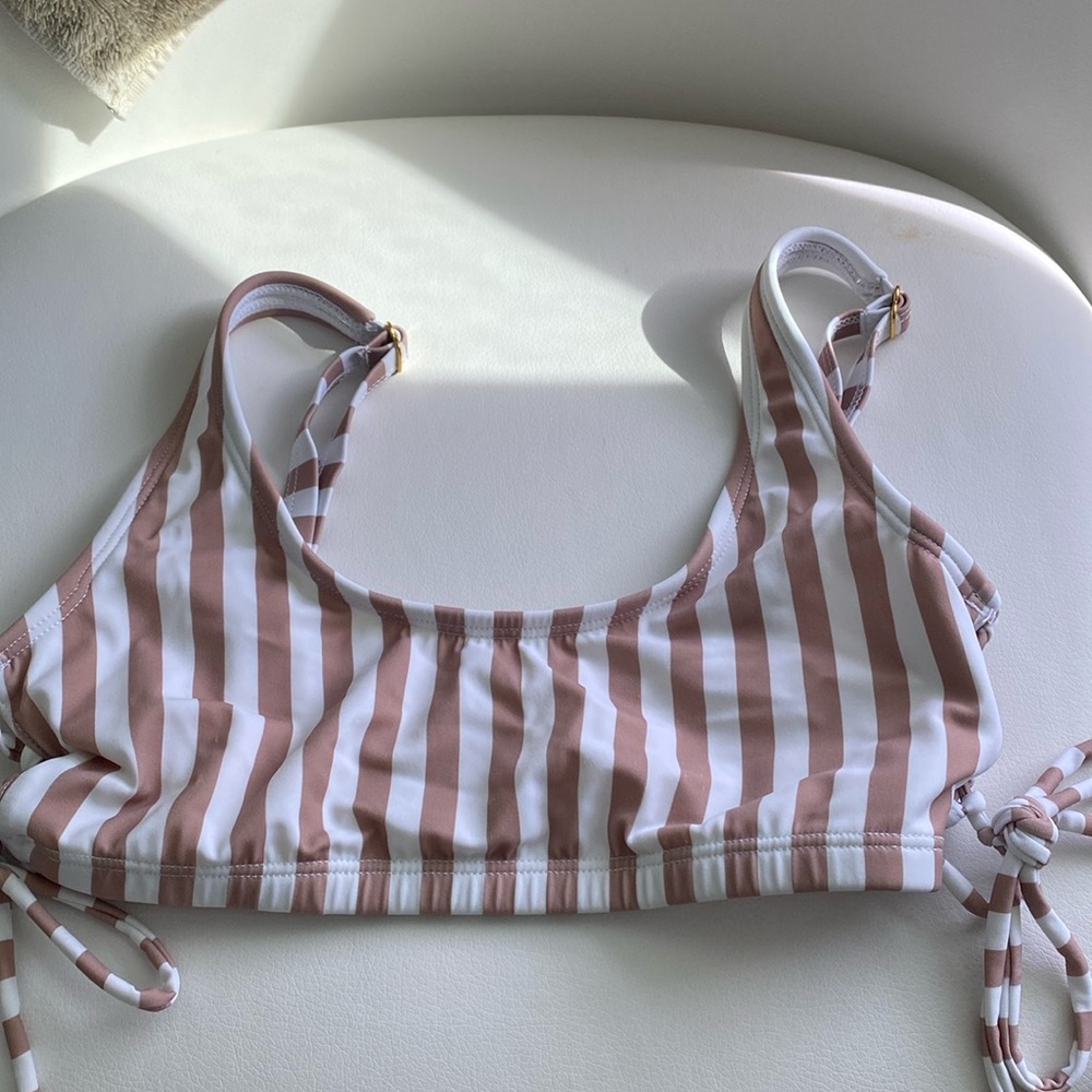 White and top striped sports bra, style bathing suit top